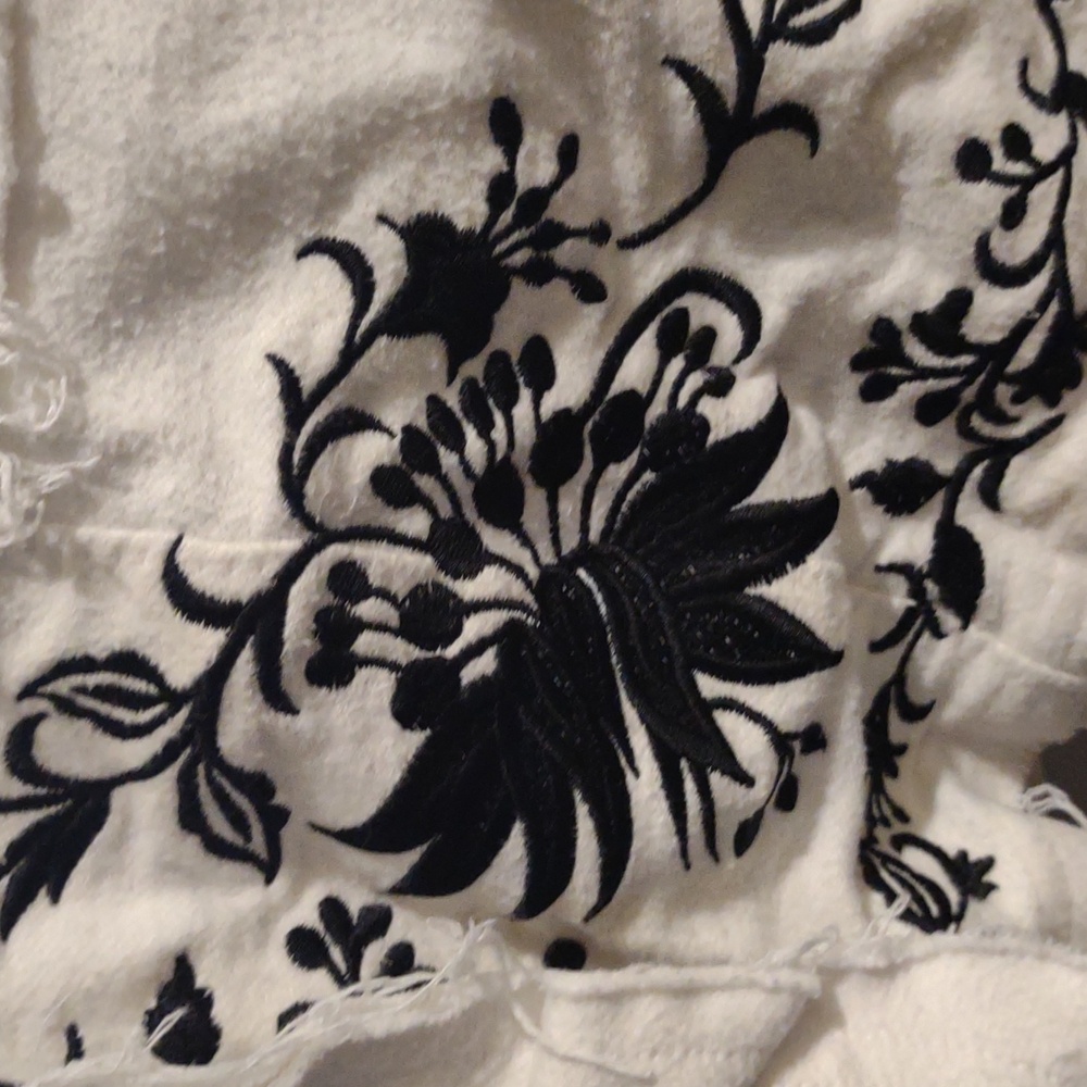 White House Black Market Women's 4 Winter White Black Embroidered Crop Blazer - Picture 4 of 7